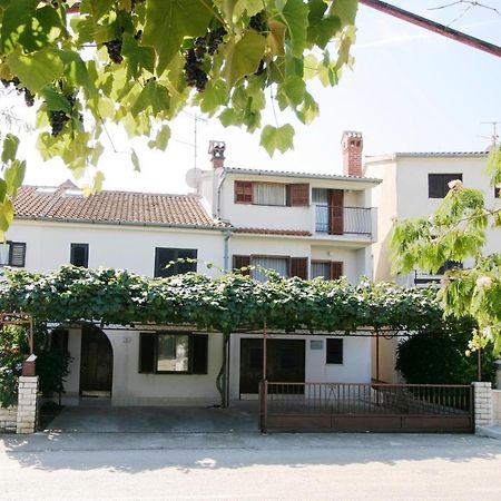 Cvitic Apartments Ровинь Экстерьер фото