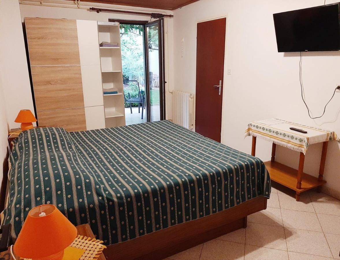 Cvitic Apartments Ровинь Экстерьер фото